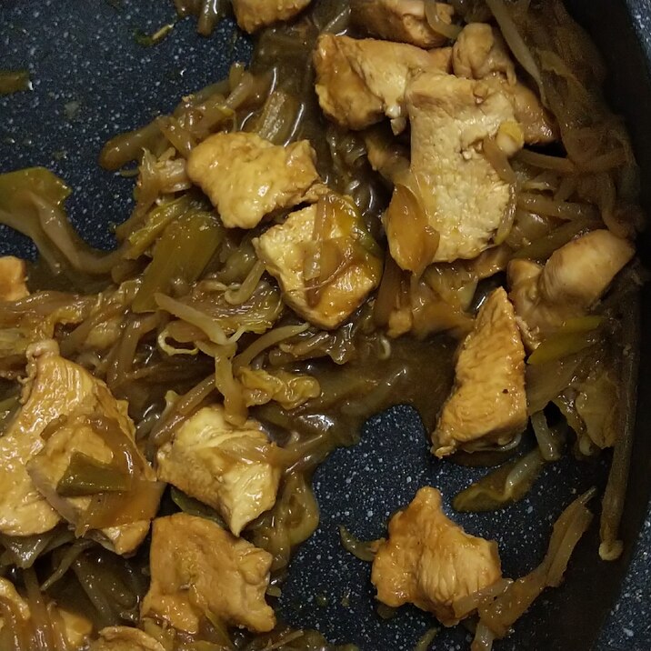 鶏胸肉とキャベツ・モヤシの炒め物！味噌醤油で